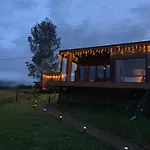 Under Sky - з теплим басейном ,чаном-джакузі, панорамною ванною та Playstation 5 * Slavske